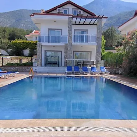 Oludeniz Ovacikta 5 Yatak Odali, 12 Kisilik , Mustakil Havuzlu 1 Fethiye