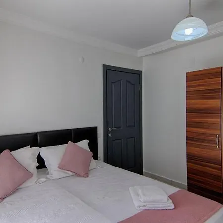 Oludeniz Ovacikta 5 Yatak Odali, 12 Kisilik , Mustakil Havuzlu 1 *