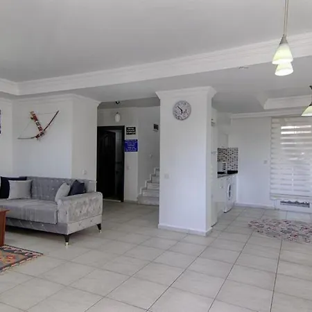 Oludeniz Ovacikta 5 Yatak Odali, 12 Kisilik , Mustakil Havuzlu 1 Villa