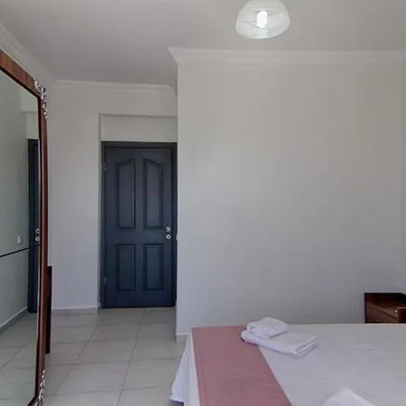 Oludeniz Ovacikta 5 Yatak Odali, 12 Kisilik , Mustakil Havuzlu 1 Fethiye